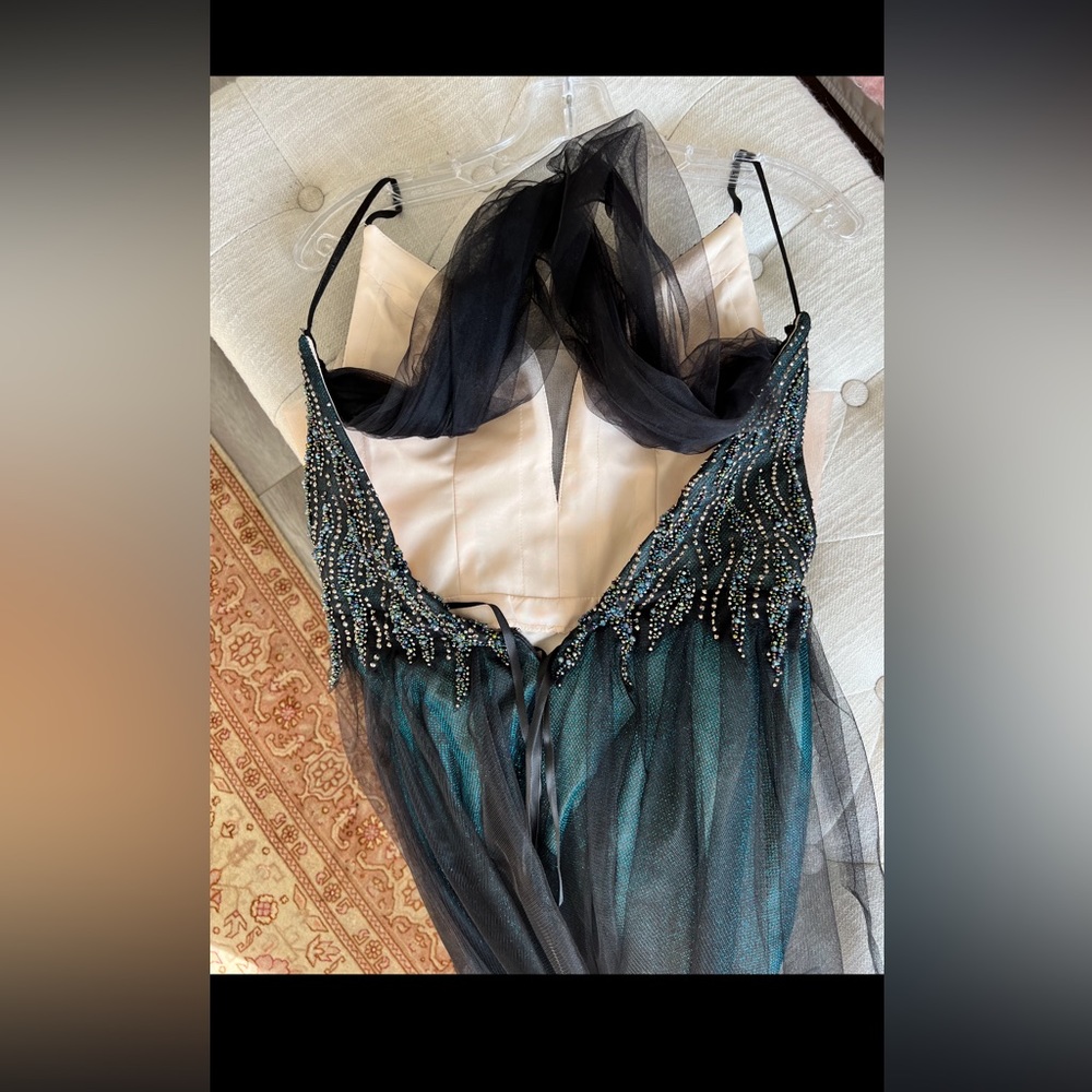 Dress - Picture 6 of 6